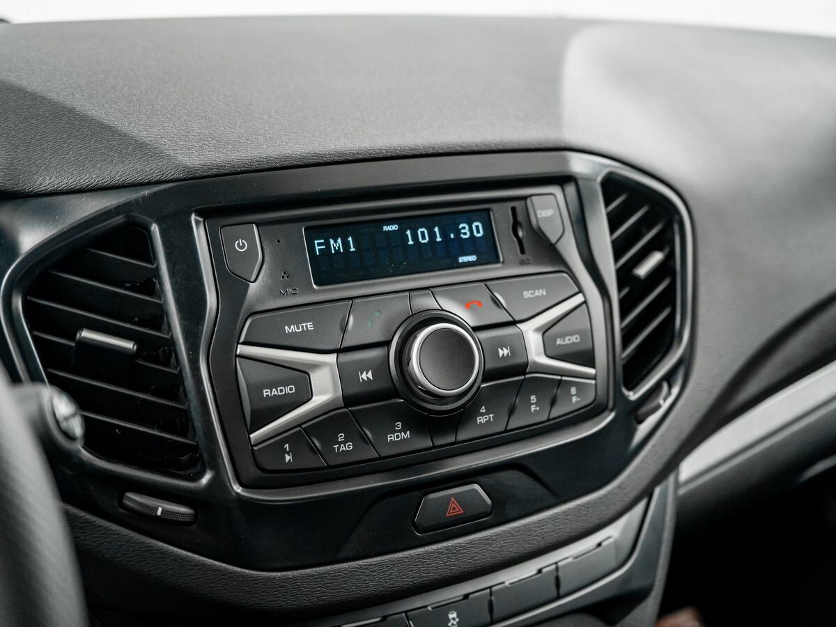 Lada (ВАЗ) Vesta 2019 - фото автомобиля