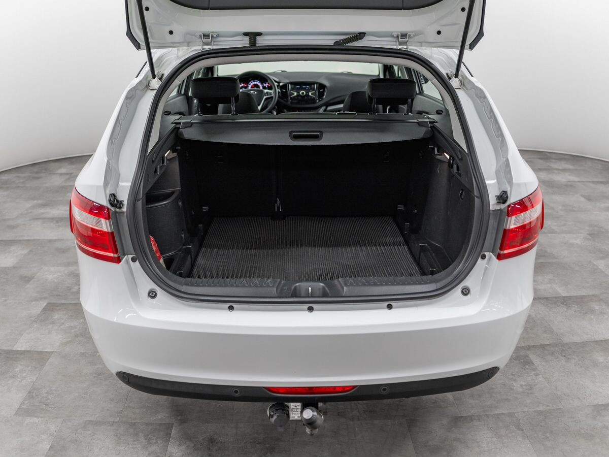 Lada (ВАЗ) Vesta 2019 - фото автомобиля