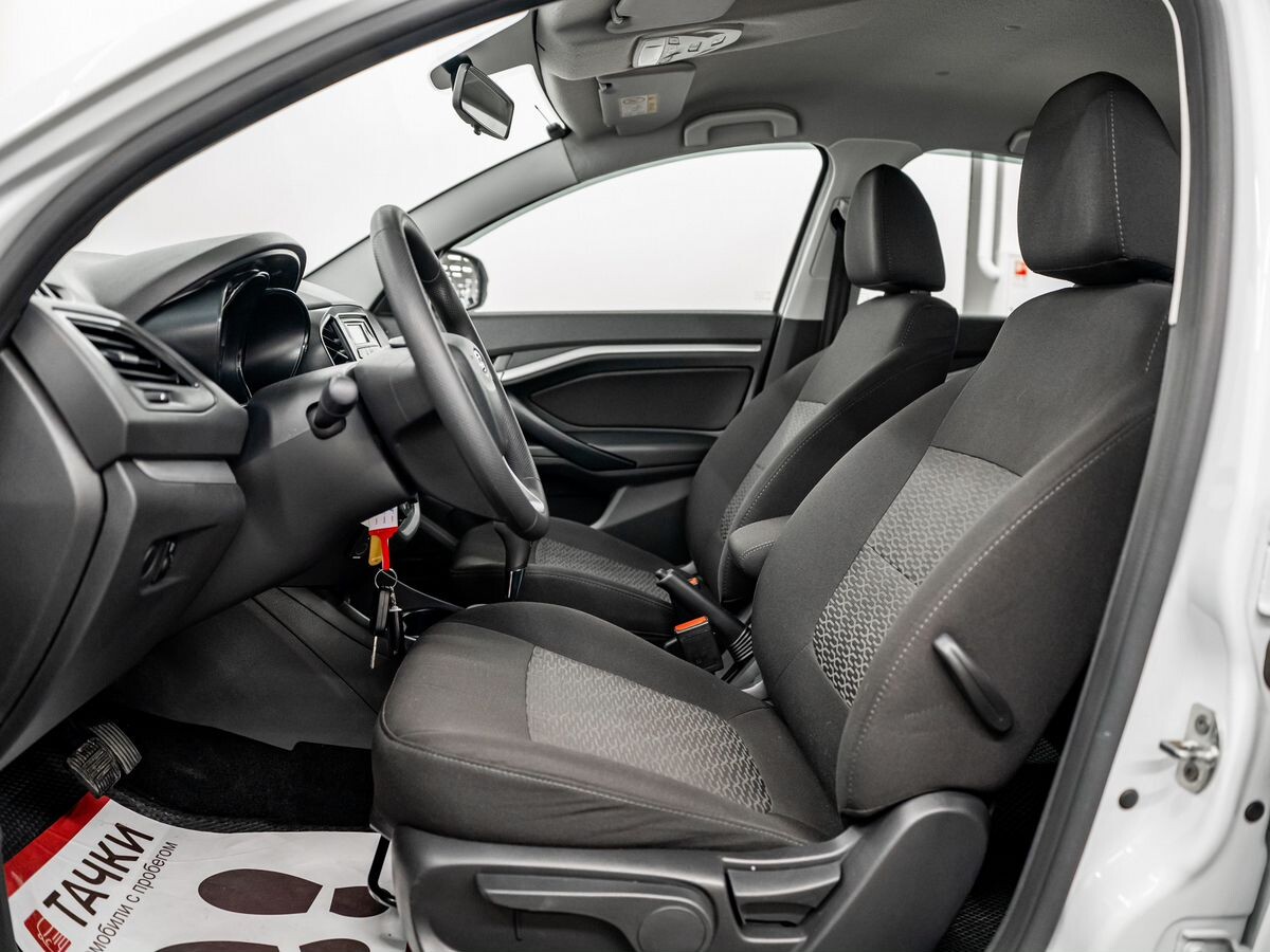 Lada (ВАЗ) Vesta 2019 - фото автомобиля