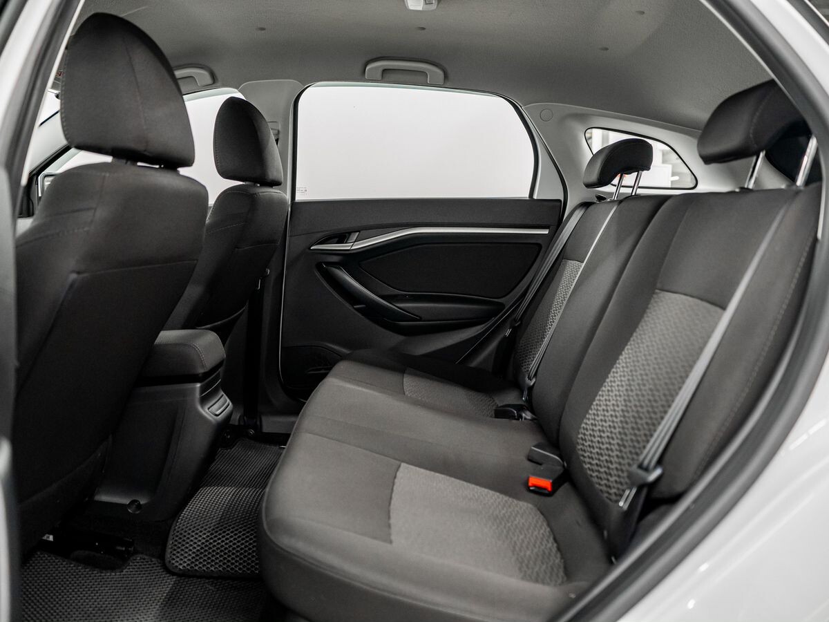 Lada (ВАЗ) Vesta 2019 - фото автомобиля