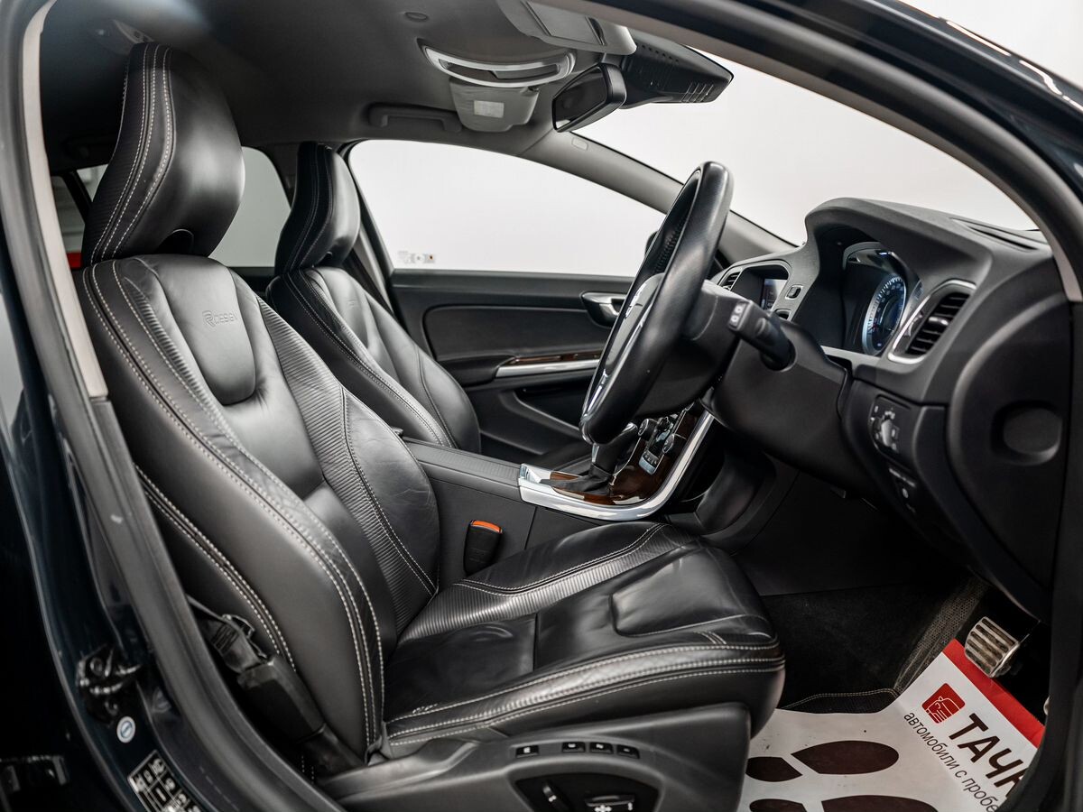 Volvo V60 2013 - фото автомобиля