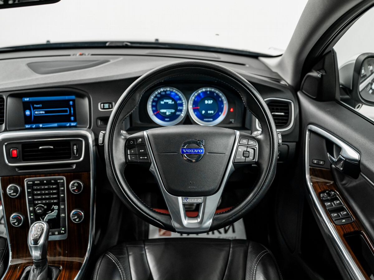 Volvo V60 2013 - фото автомобиля