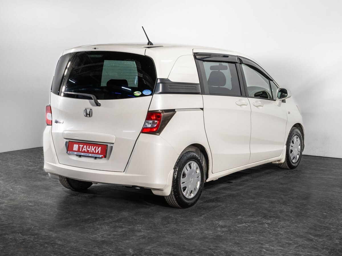 Honda Freed Spike 2010 - фото автомобиля