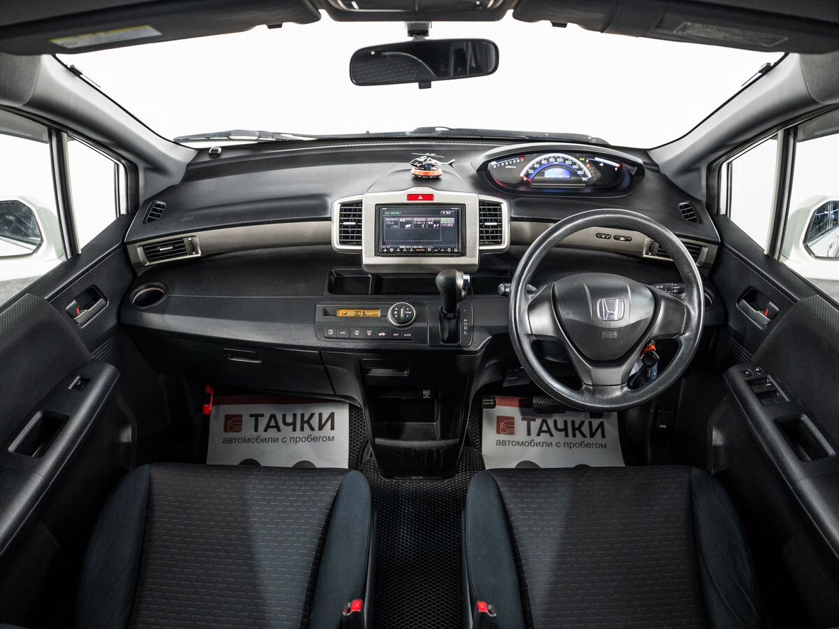 Honda Freed Spike 2010 - фото автомобиля