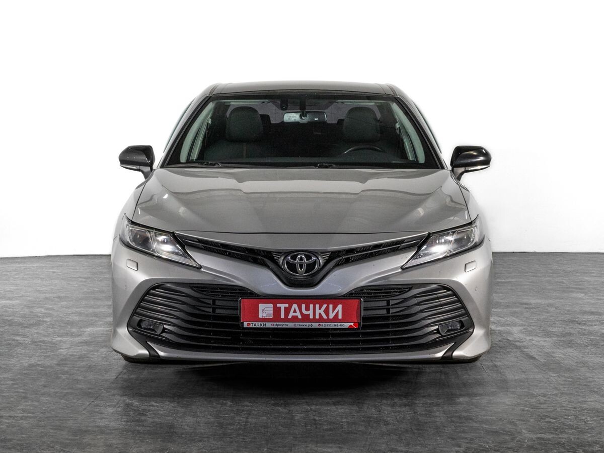 Toyota Camry 2020 - фото автомобиля