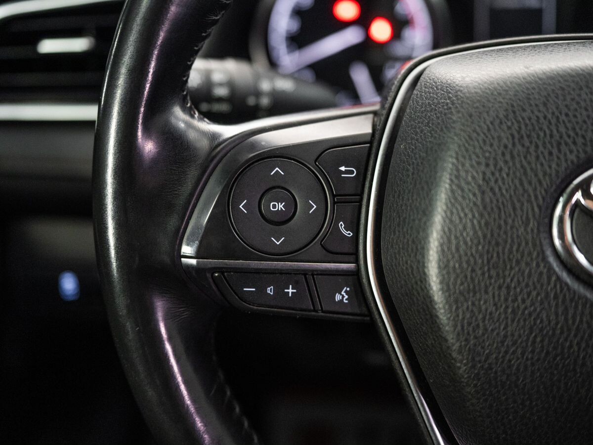 Toyota Camry 2020 - фото автомобиля