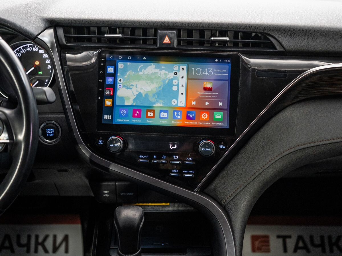 Toyota Camry 2020 - фото автомобиля