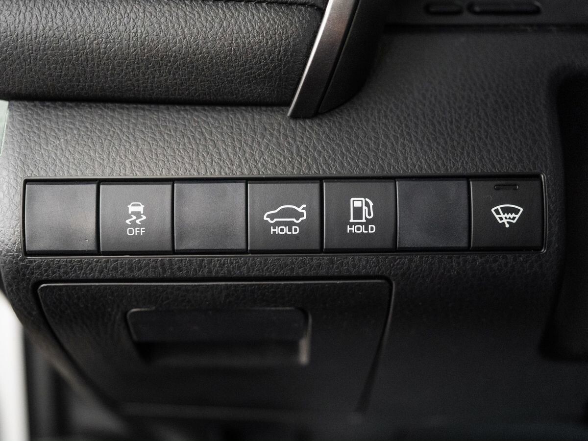 Toyota Camry 2020 - фото автомобиля