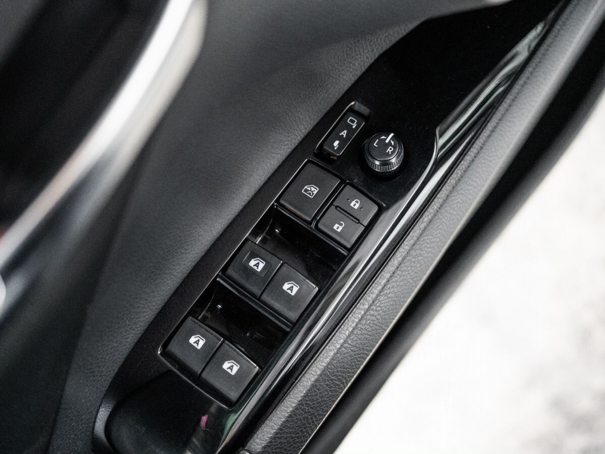 Toyota Camry 2020 - фото автомобиля