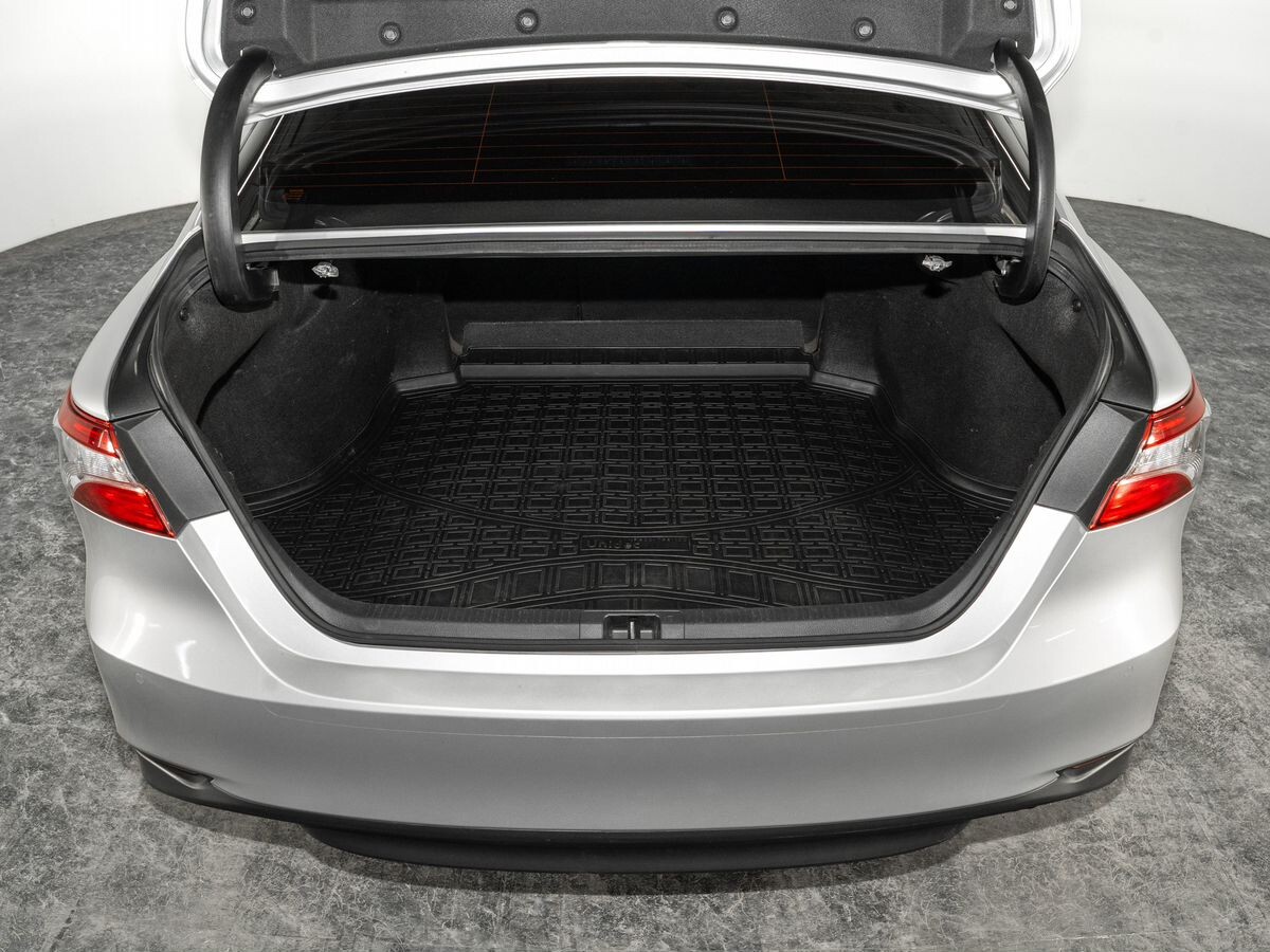 Toyota Camry 2020 - фото автомобиля