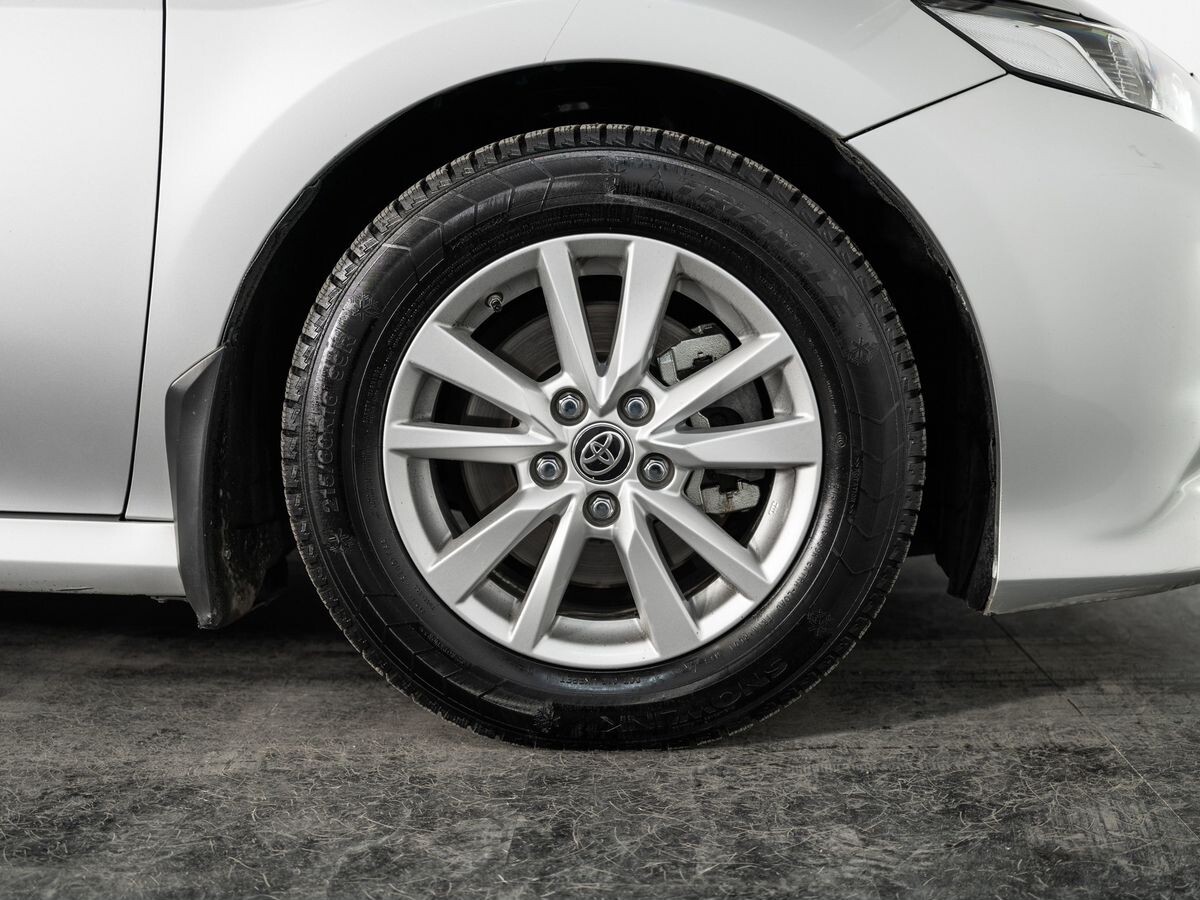 Toyota Camry 2020 - фото автомобиля