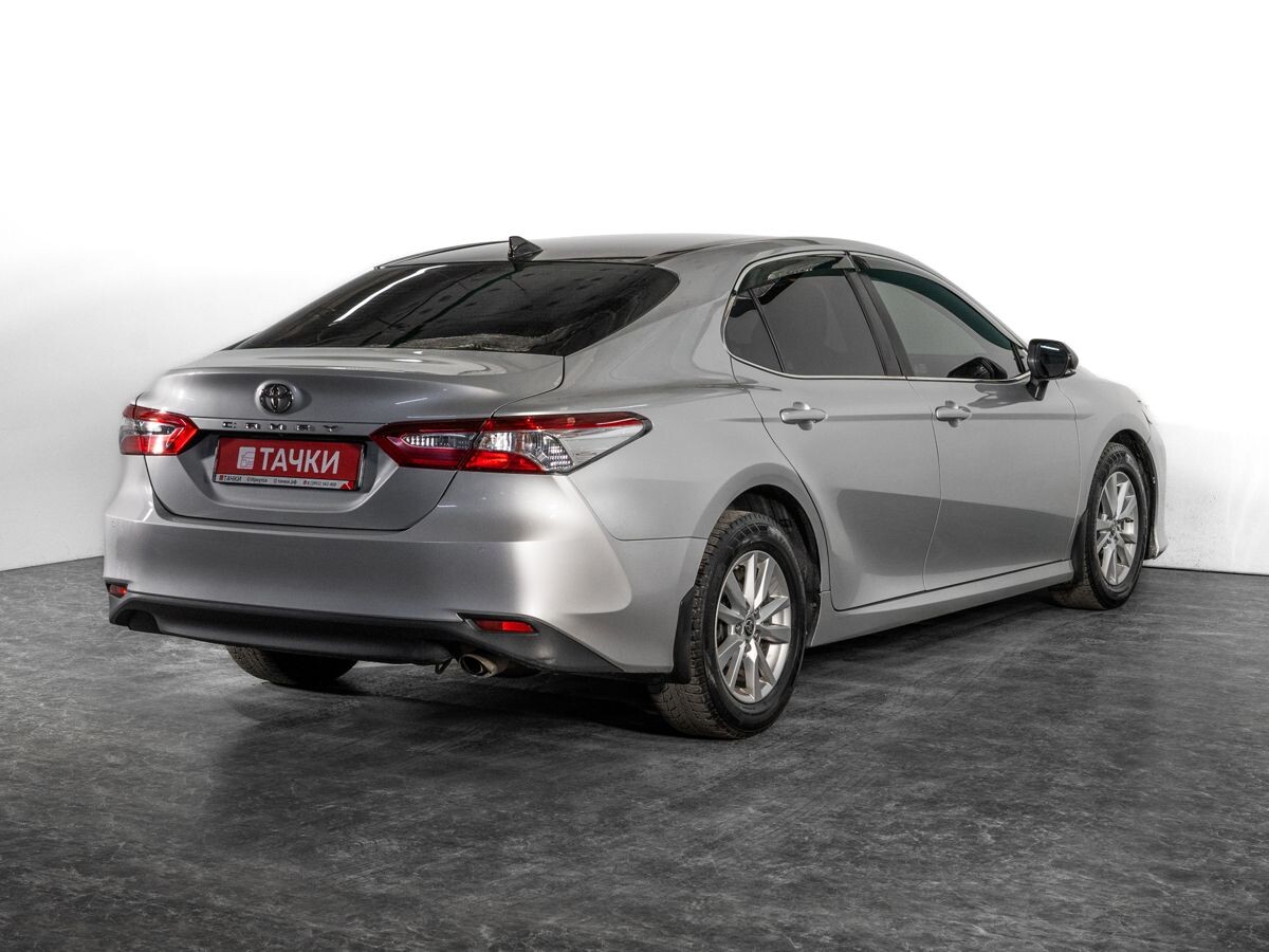 Toyota Camry 2020 - фото автомобиля