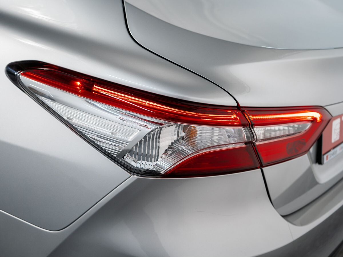 Toyota Camry 2020 - фото автомобиля