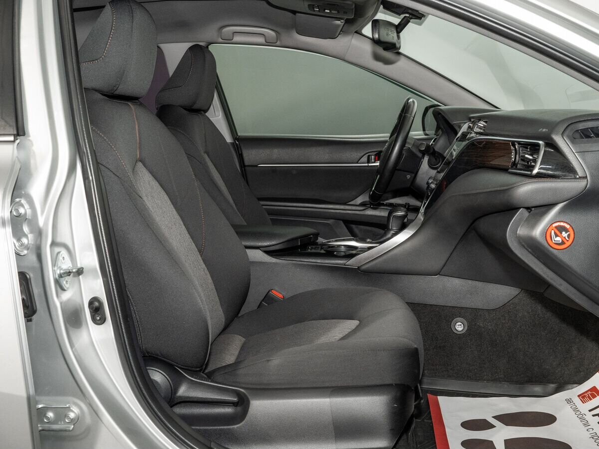 Toyota Camry 2020 - фото автомобиля