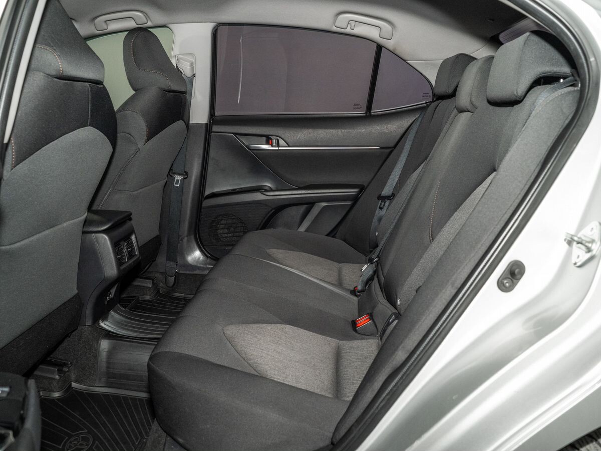 Toyota Camry 2020 - фото автомобиля