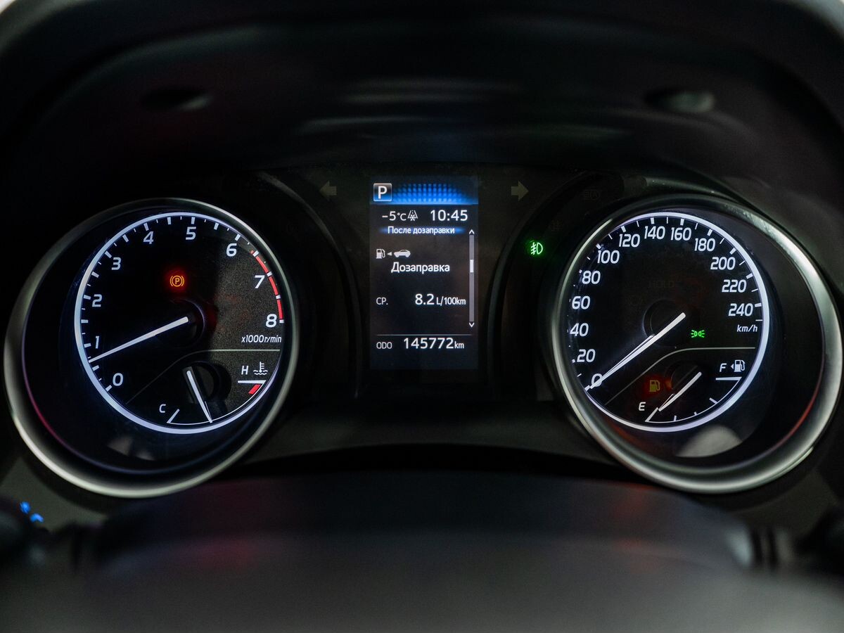 Toyota Camry 2020 - фото автомобиля