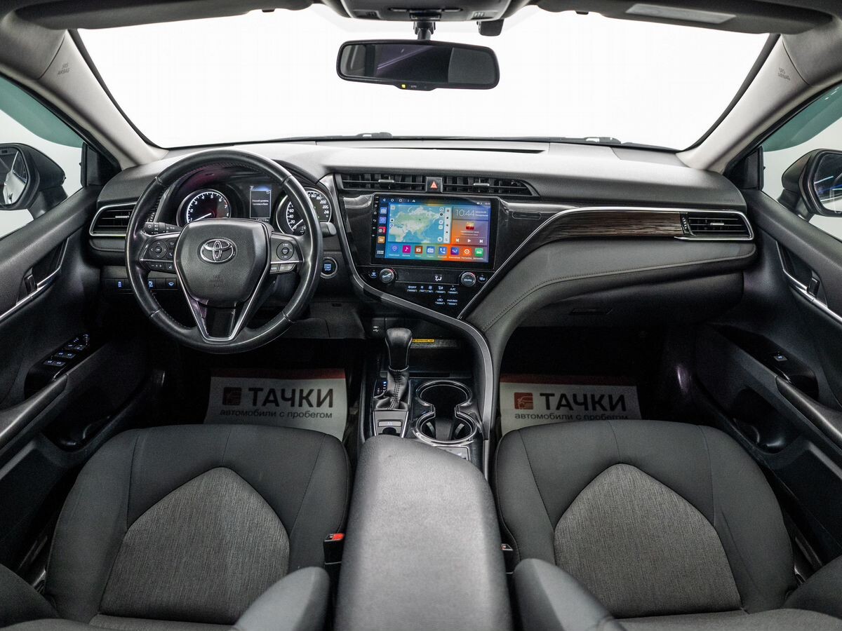 Toyota Camry 2020 - фото автомобиля