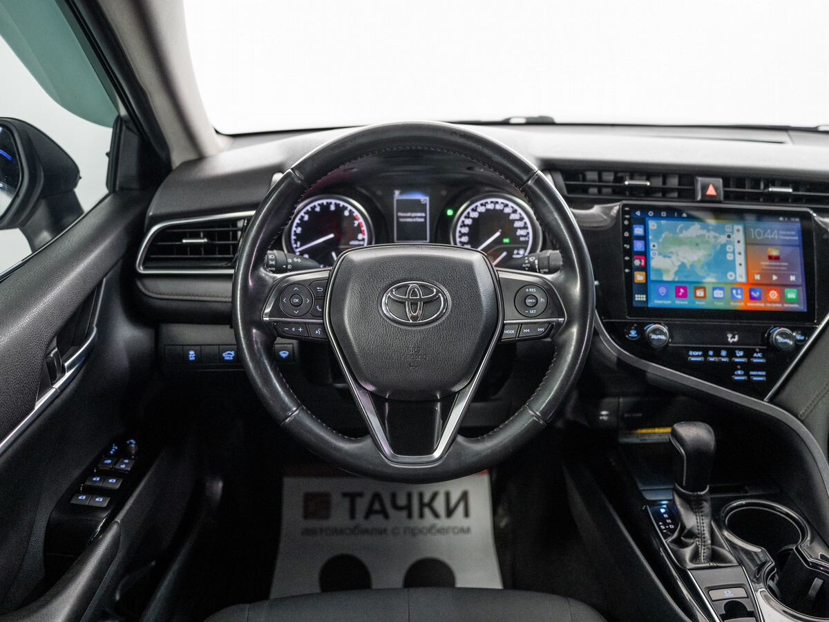Toyota Camry 2020 - фото автомобиля