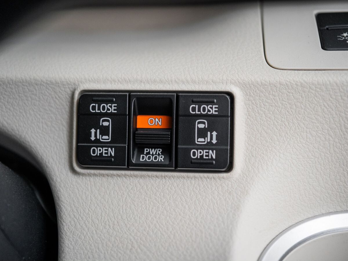 Toyota Sienta 2016 - фото автомобиля