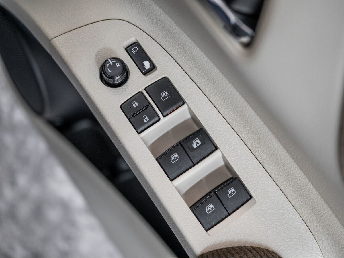 Toyota Sienta 2016 - фото автомобиля