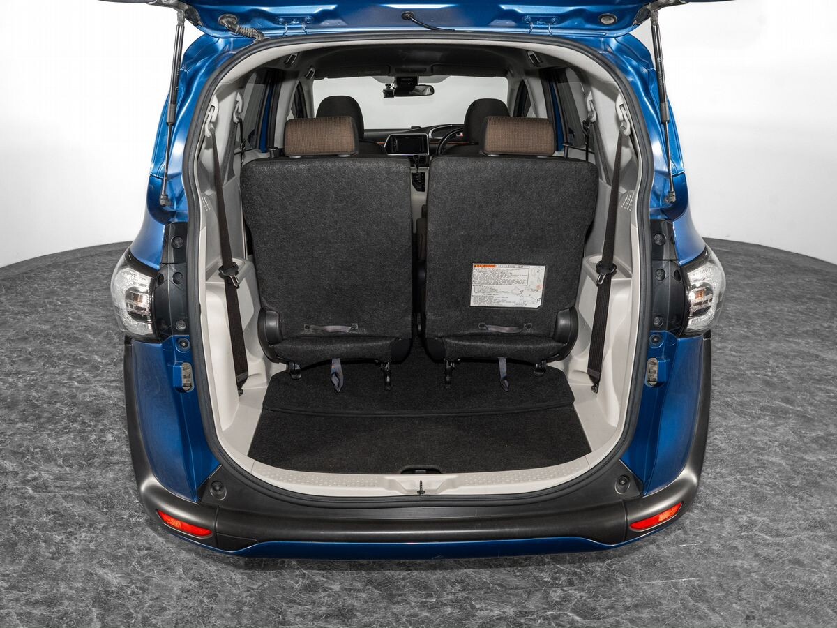 Toyota Sienta 2016 - фото автомобиля