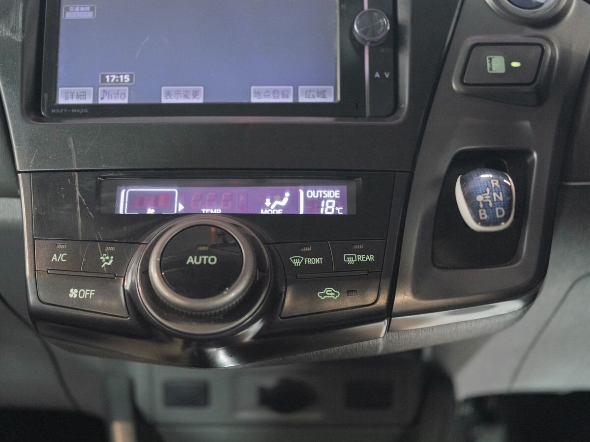 Toyota Prius Alpha 2014 - фото автомобиля