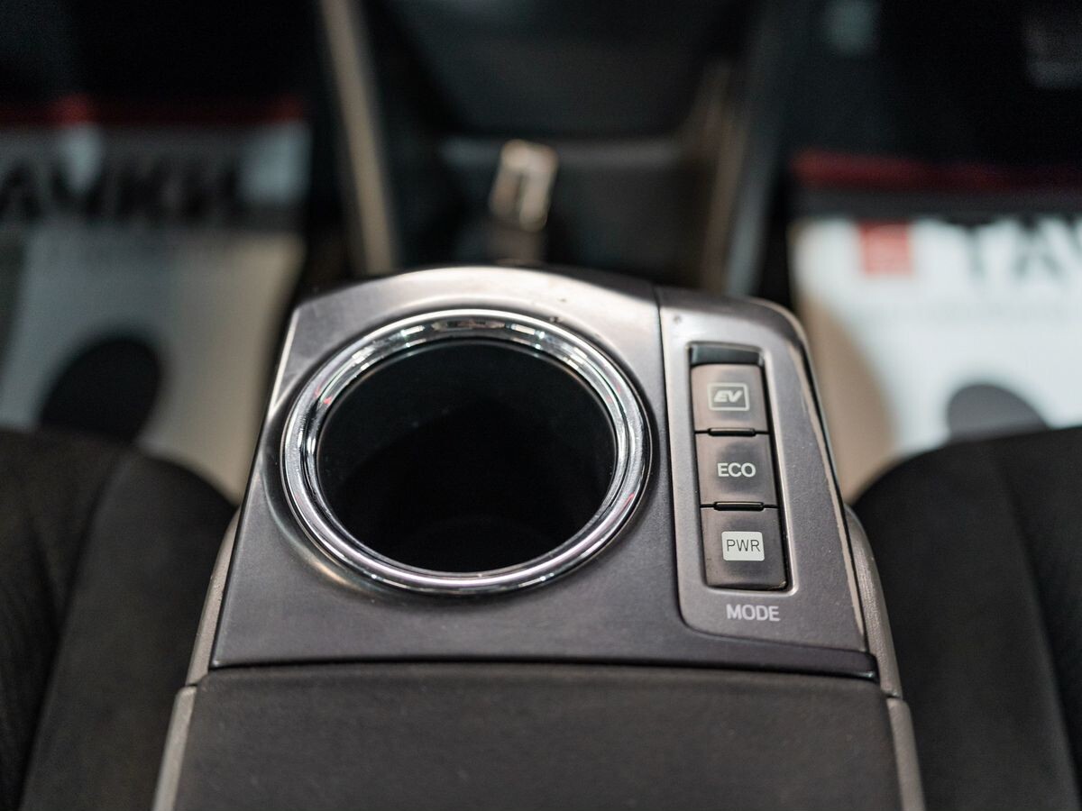 Toyota Prius Alpha 2014 - фото автомобиля