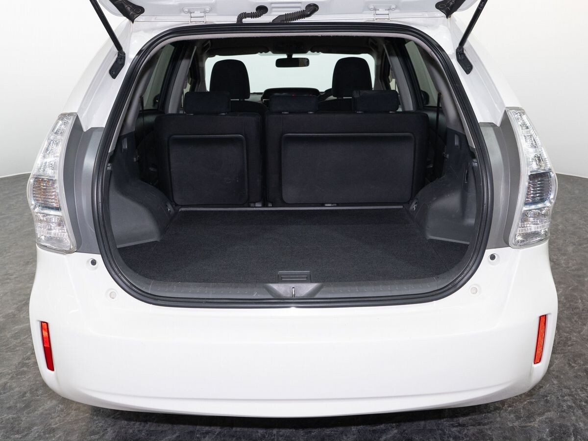 Toyota Prius Alpha 2014 - фото автомобиля