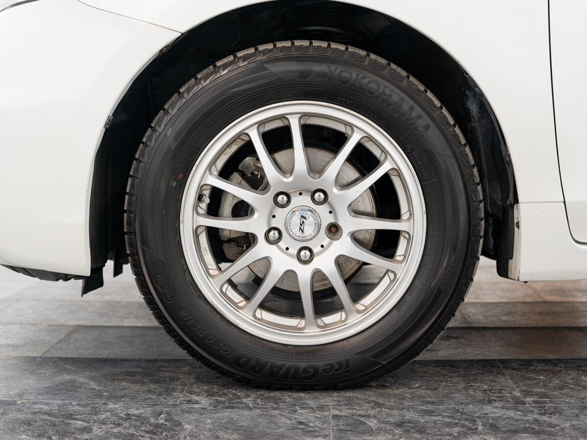 Toyota Prius Alpha 2014 - фото автомобиля