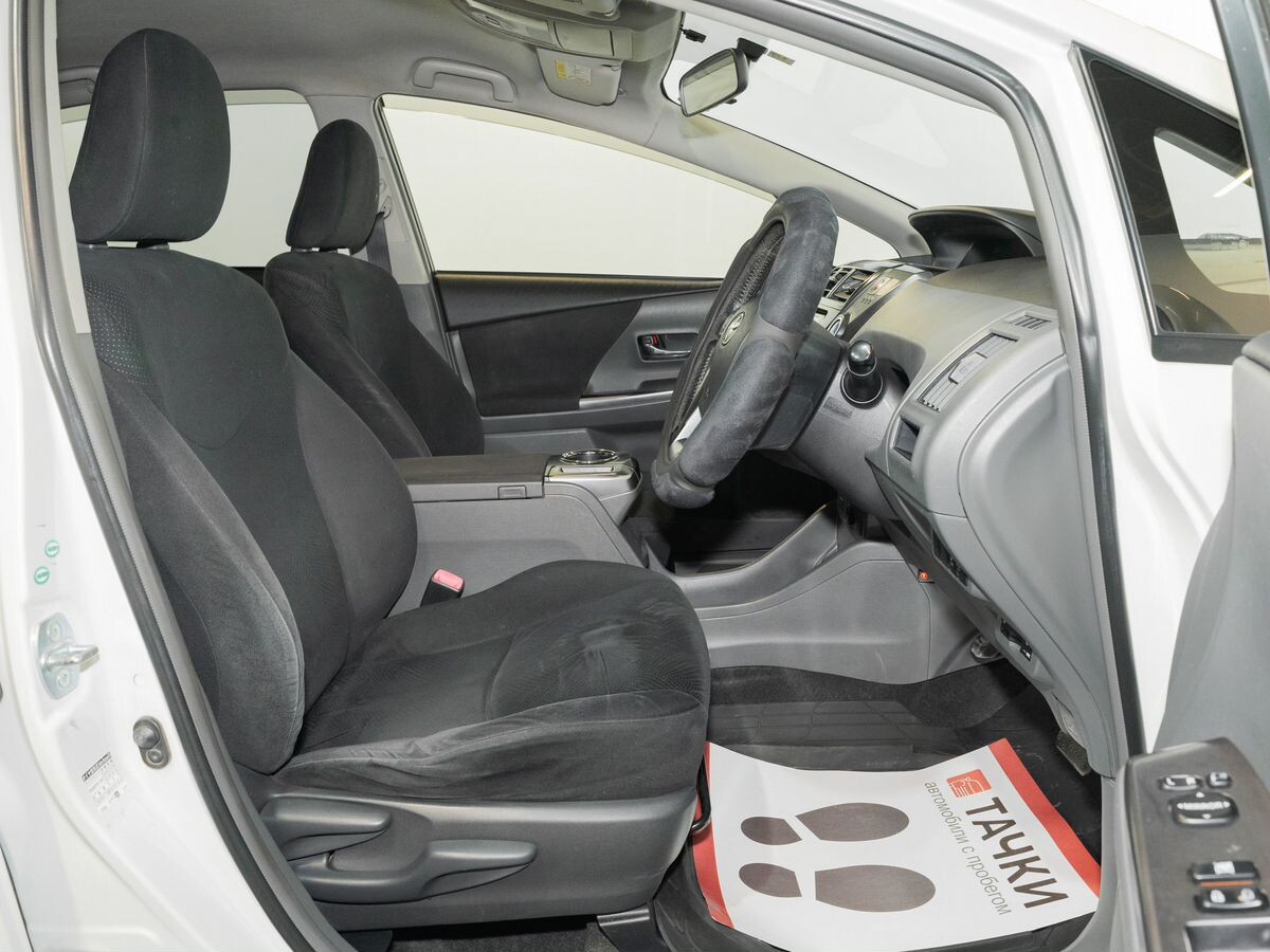 Toyota Prius Alpha 2014 - фото автомобиля