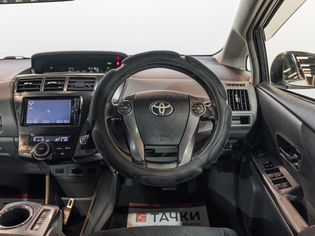 Toyota Prius Alpha 2014 - фото автомобиля