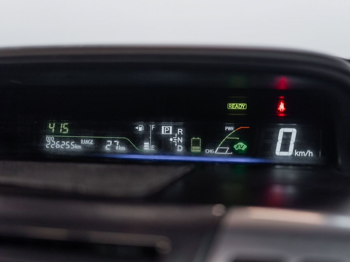 Toyota Prius Alpha 2014 - фото автомобиля