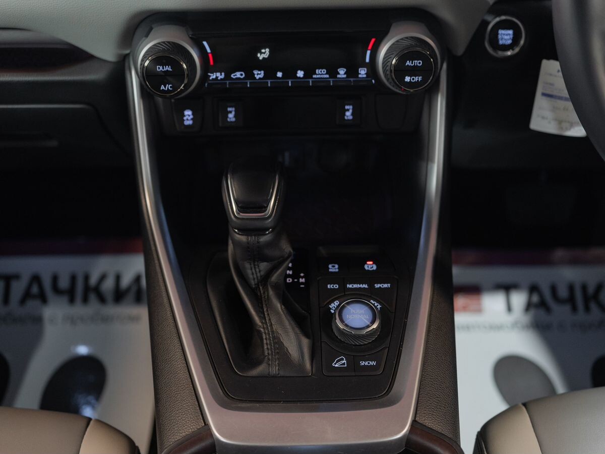 Toyota RAV4 2020 - фото автомобиля