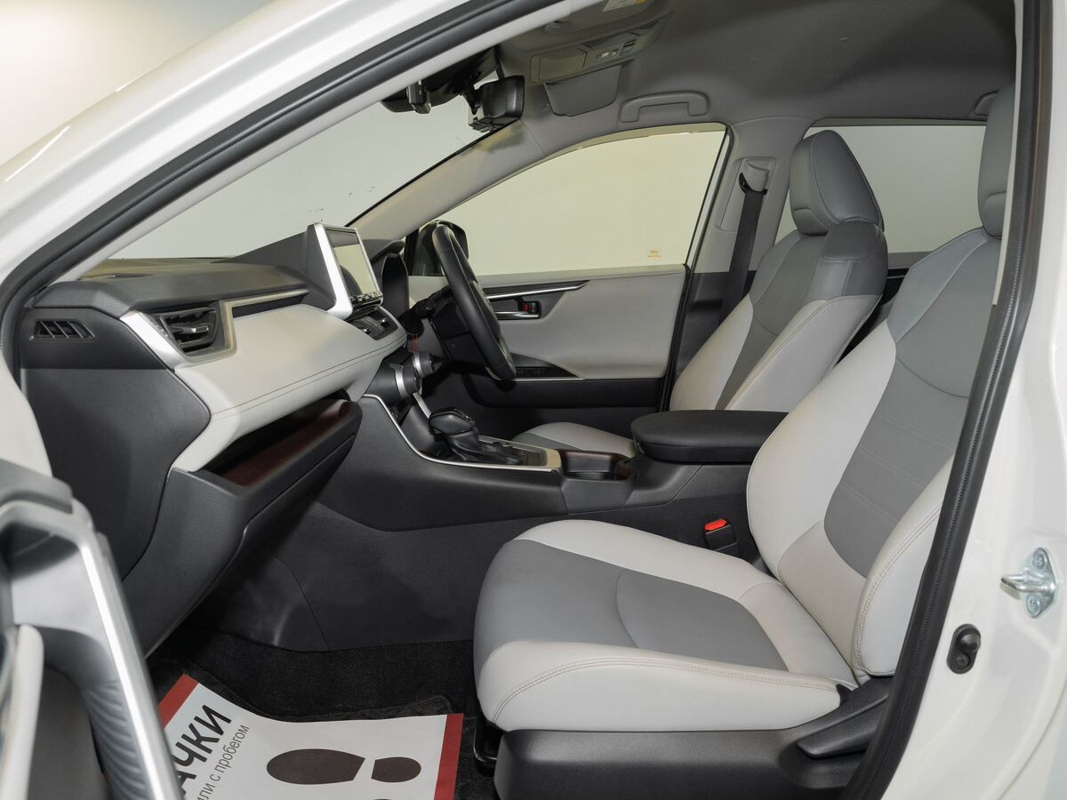 Toyota RAV4 2020 - фото автомобиля