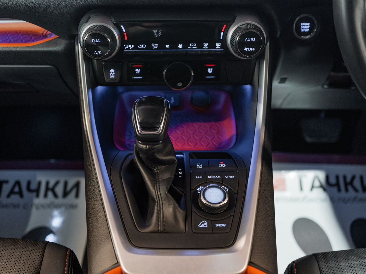 Toyota RAV4 2020 - фото автомобиля