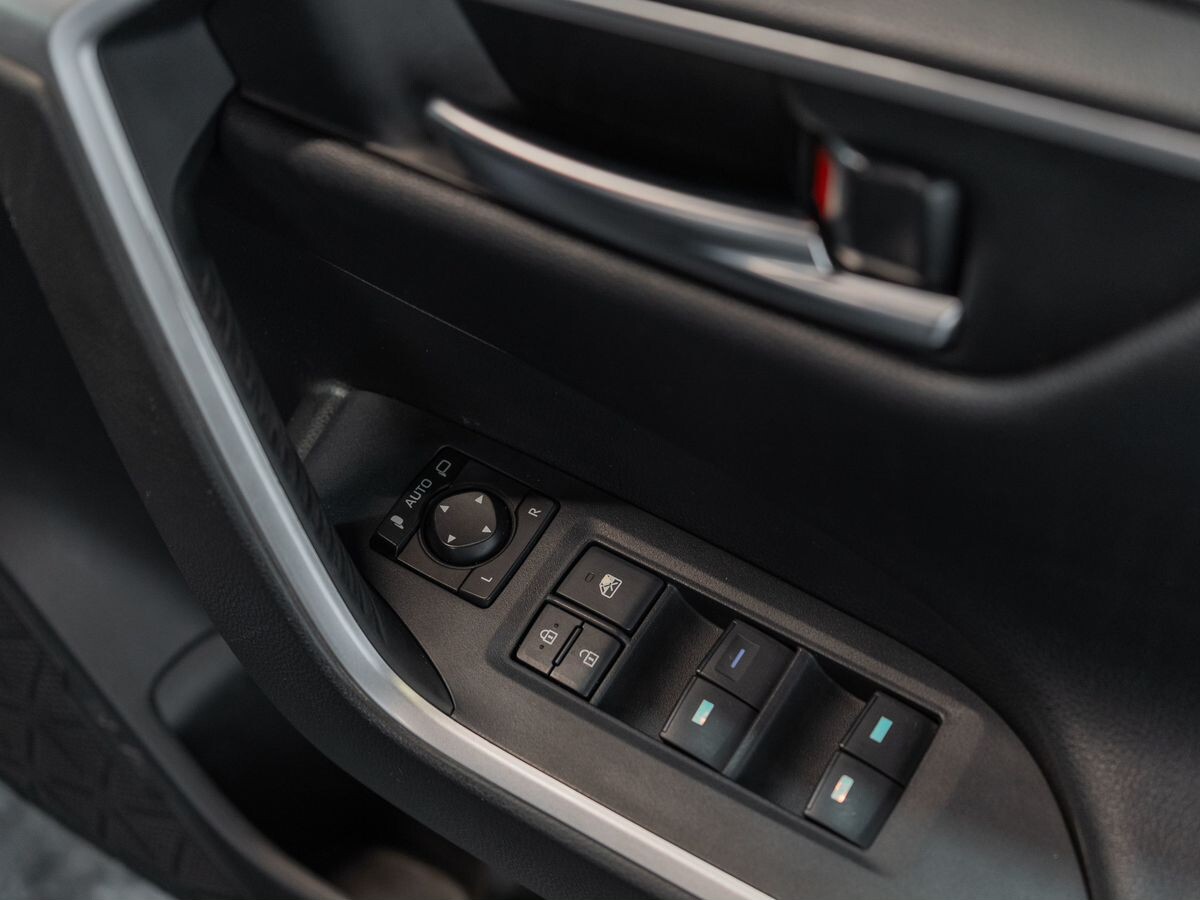 Toyota RAV4 2020 - фото автомобиля