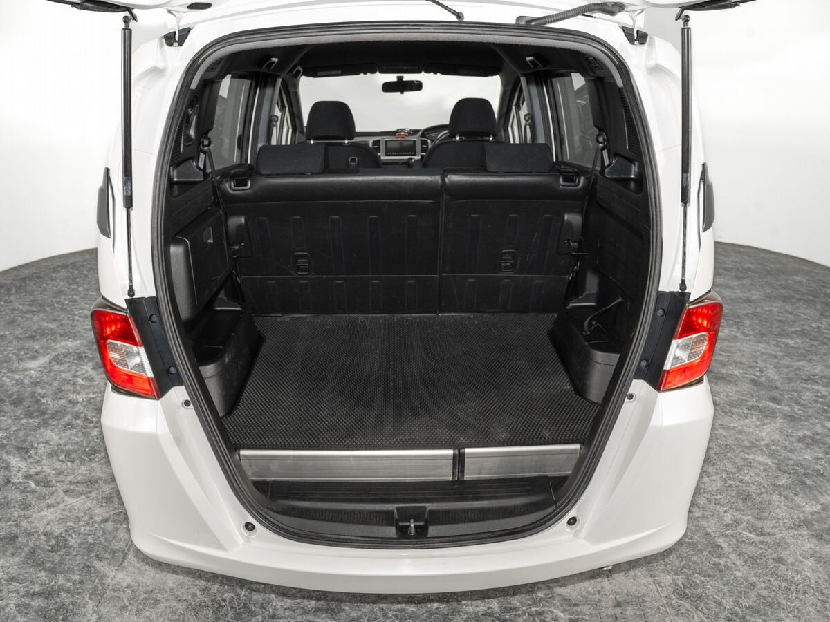 Honda Freed 2010 - фото автомобиля