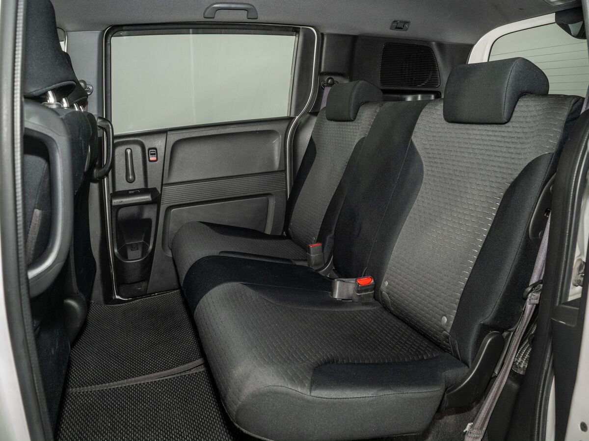 Honda Freed 2010 - фото автомобиля