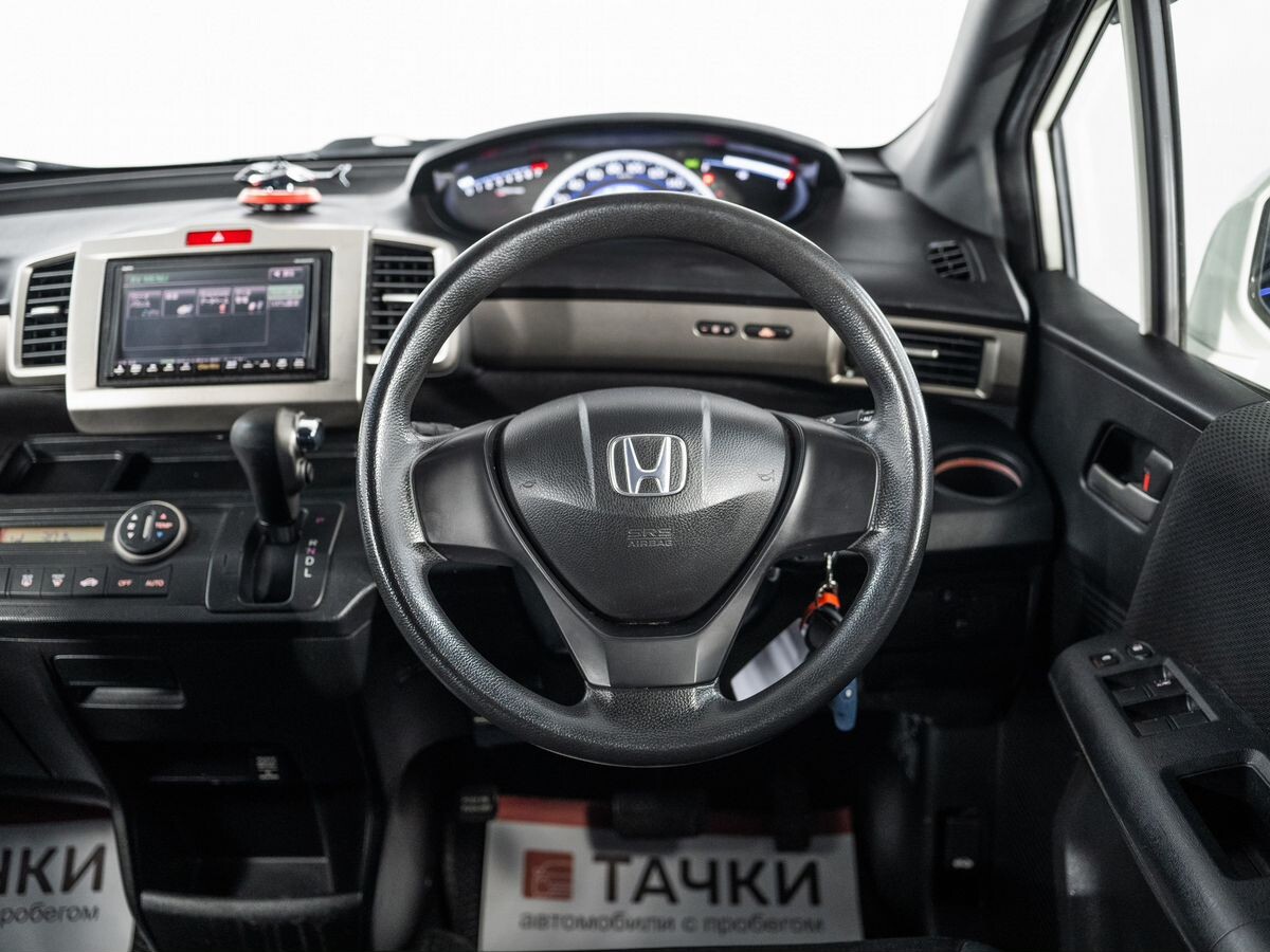 Honda Freed 2010 - фото автомобиля