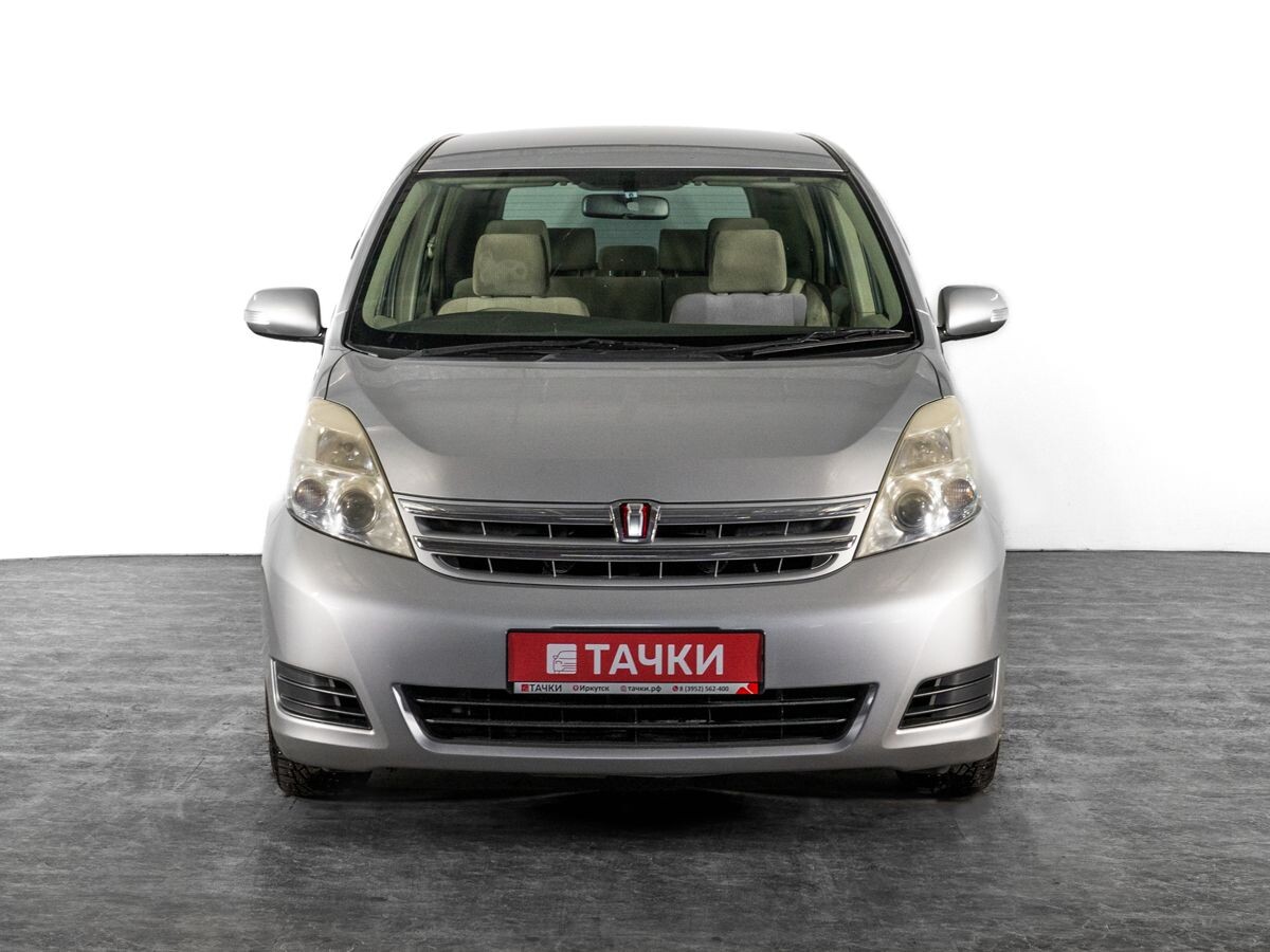 Toyota ISis 2010 - фото автомобиля