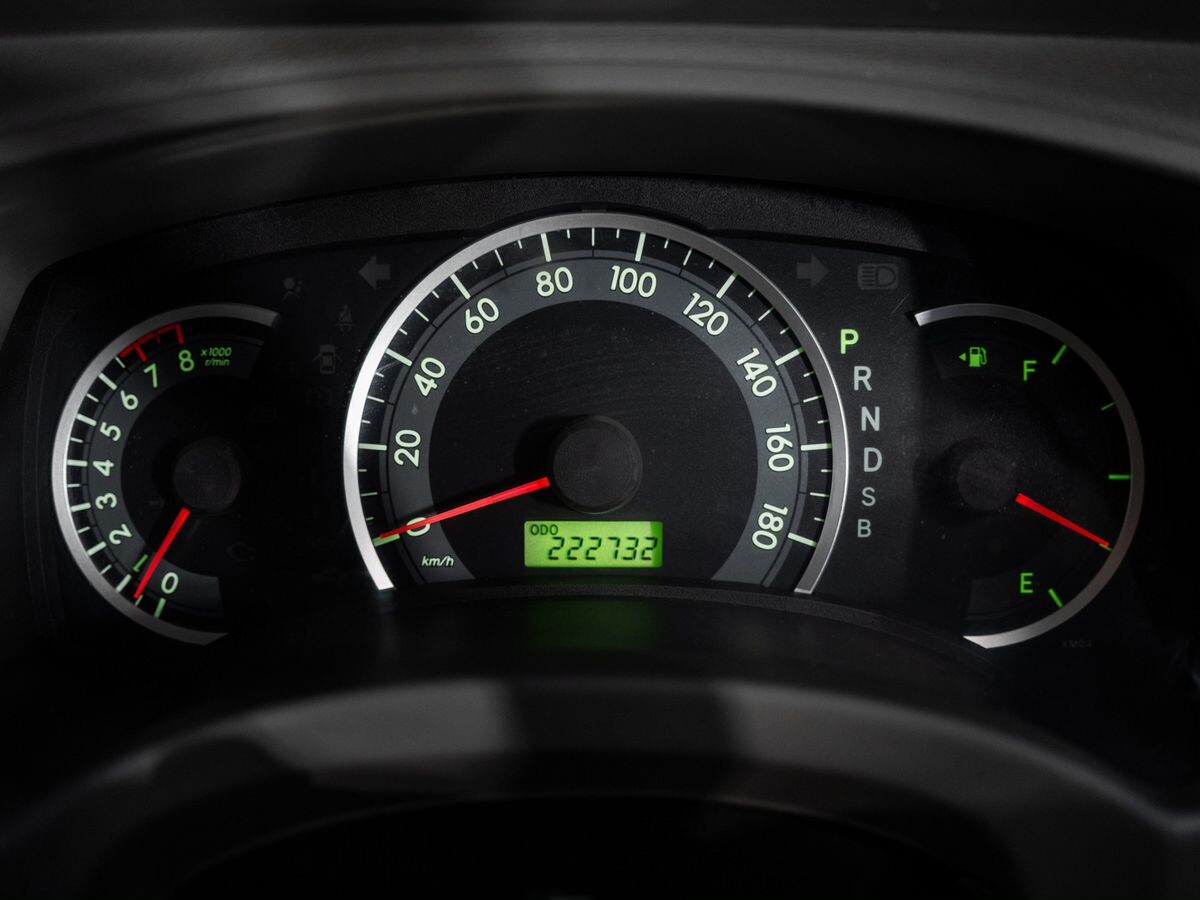 Toyota ISis 2010 - фото автомобиля