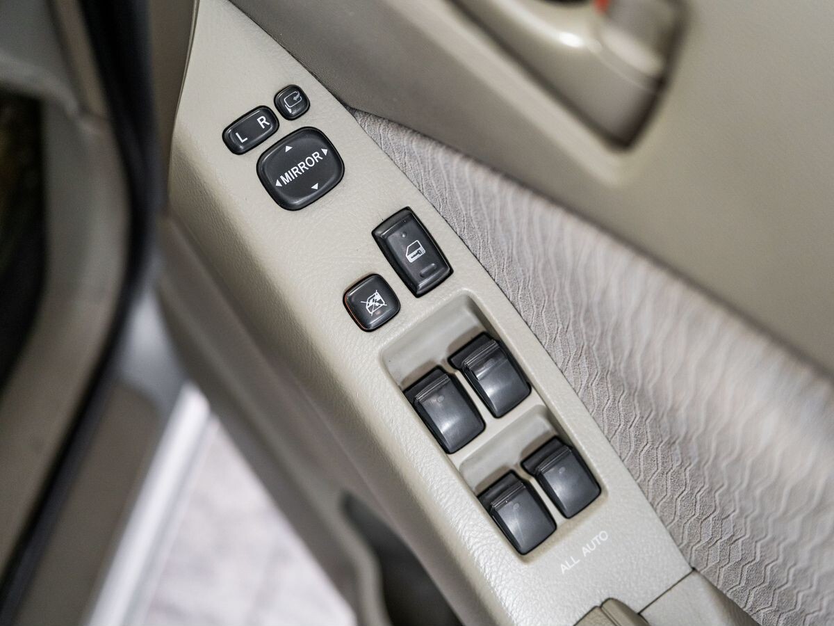 Toyota ISis 2010 - фото автомобиля