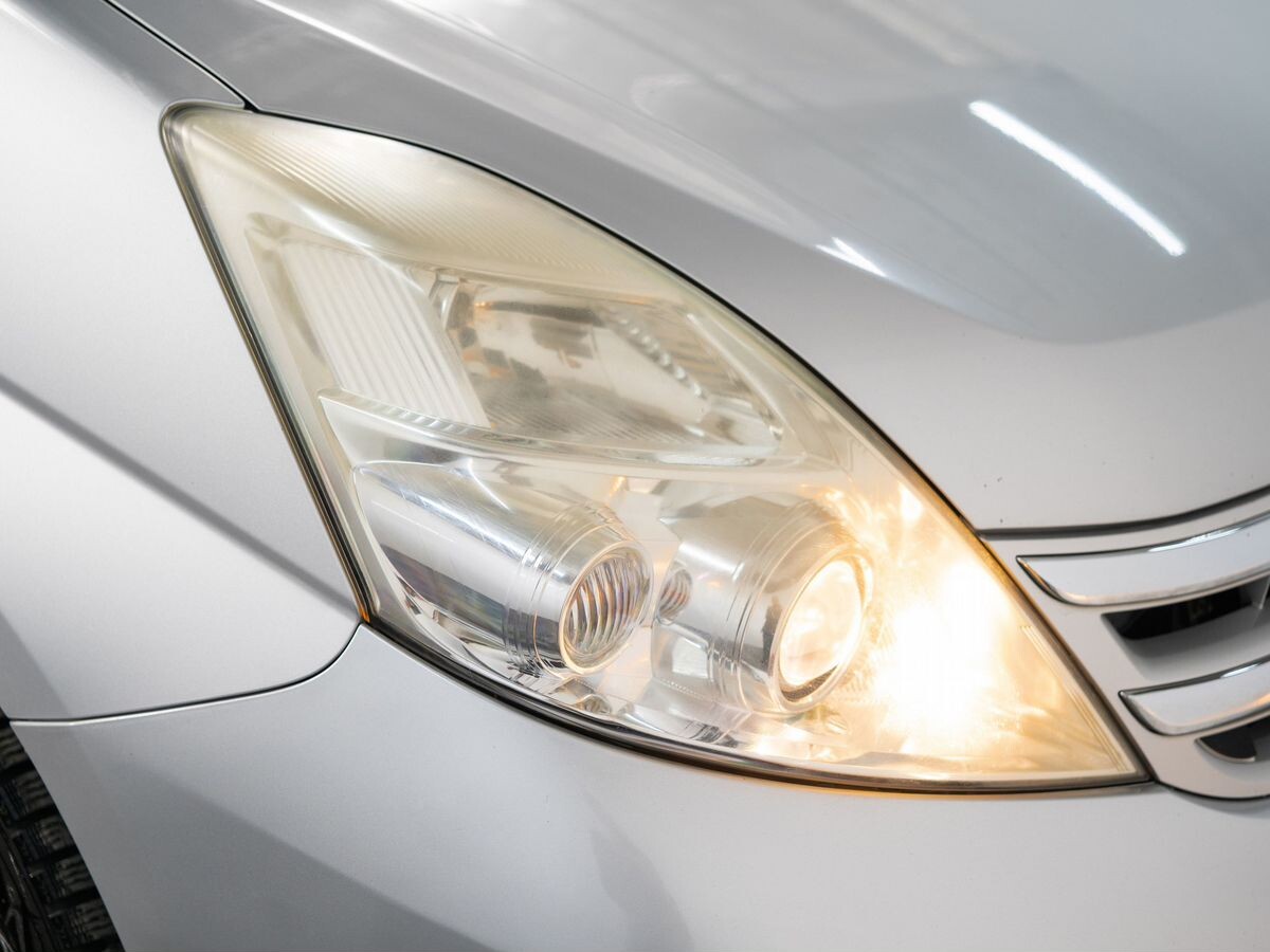 Toyota ISis 2010 - фото автомобиля