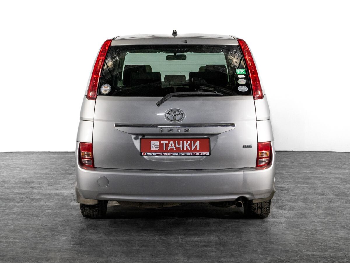 Toyota ISis 2010 - фото автомобиля