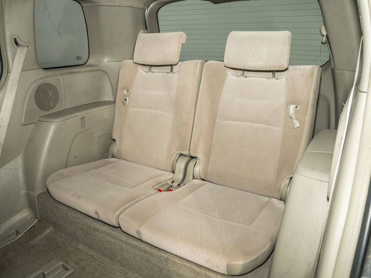 Toyota ISis 2010 - фото автомобиля