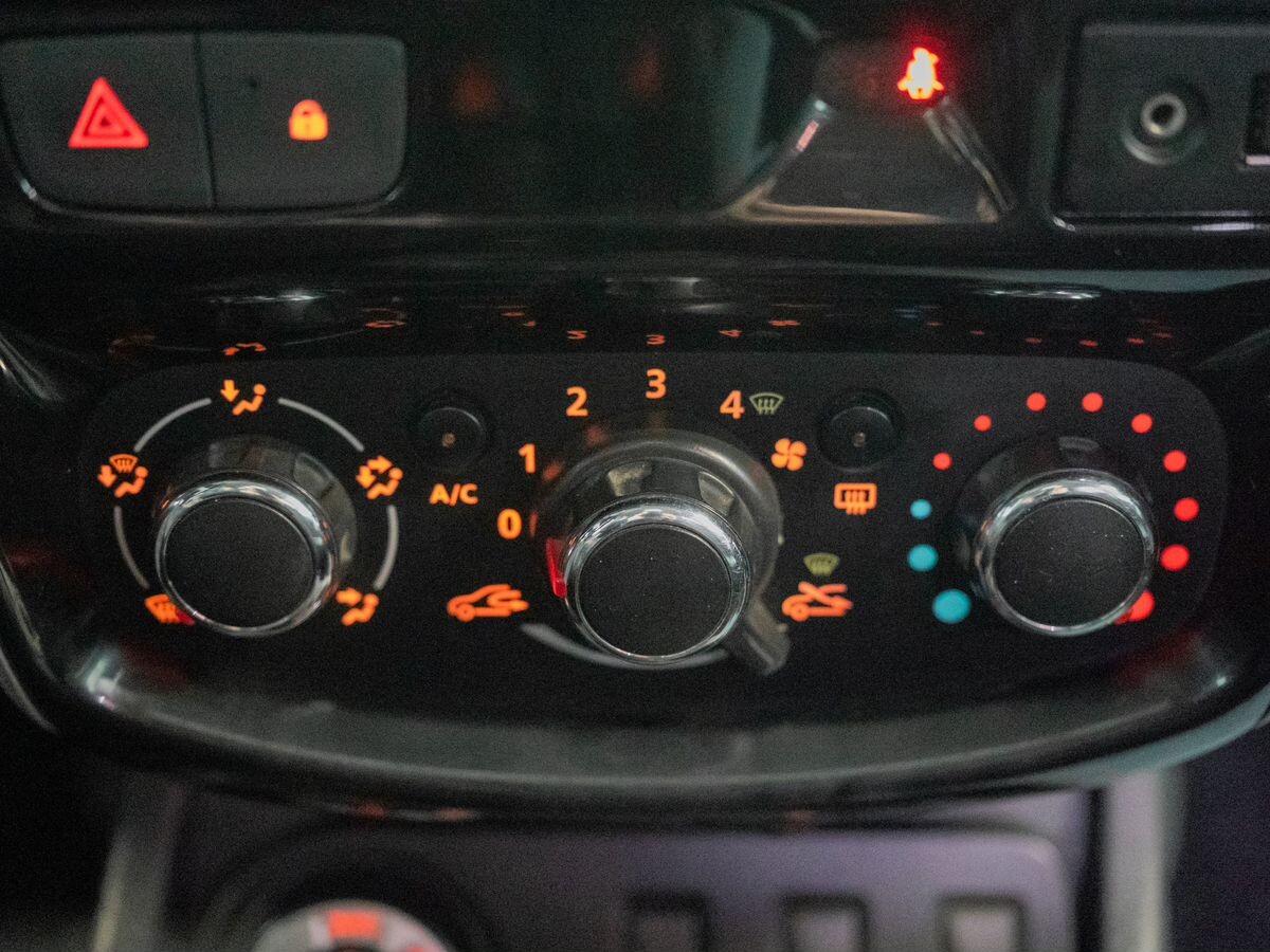 Nissan Terrano 2016 - фото автомобиля