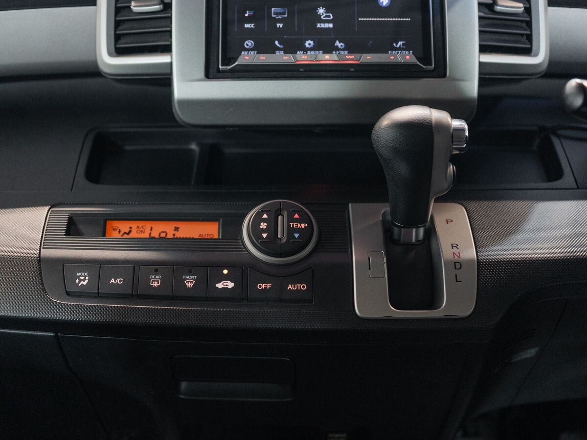 Honda Freed 2010 - фото автомобиля