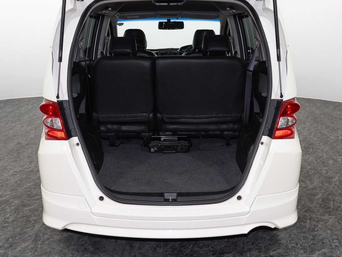 Honda Freed 2010 - фото автомобиля