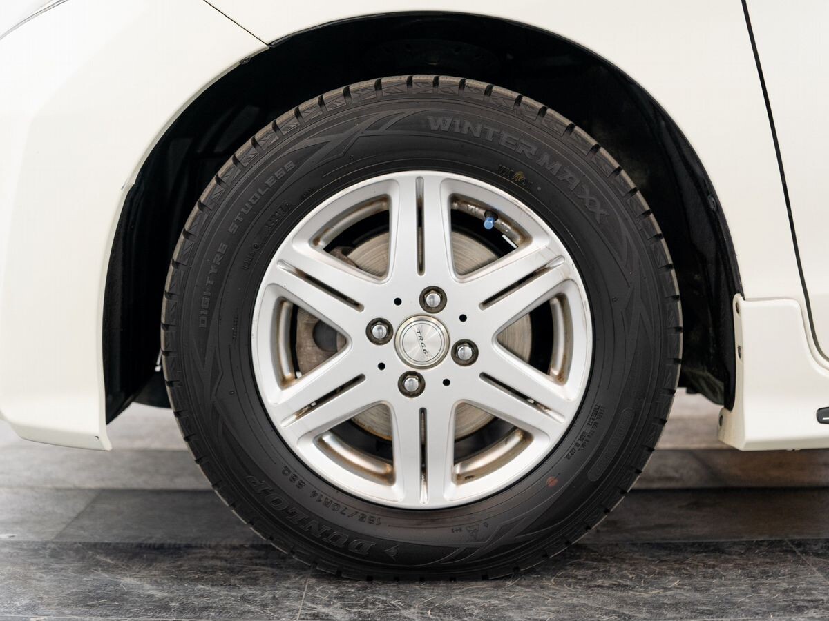 Honda Freed 2010 - фото автомобиля