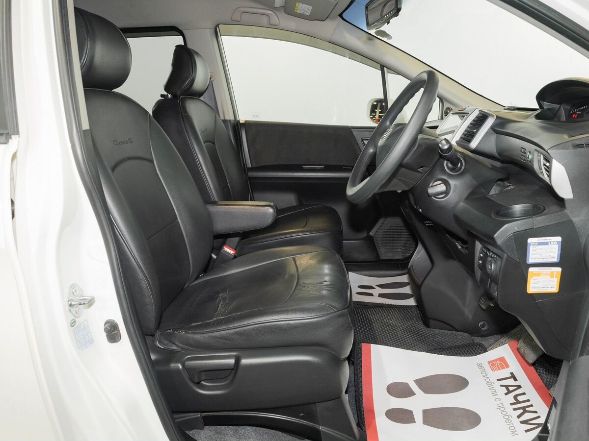 Honda Freed 2010 - фото автомобиля